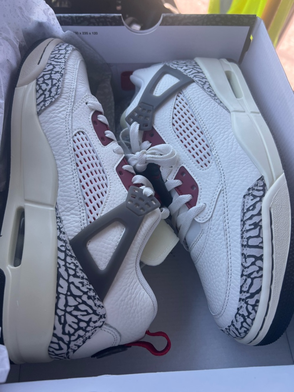 Jordan Spizike Low in White, Anthracite and Red